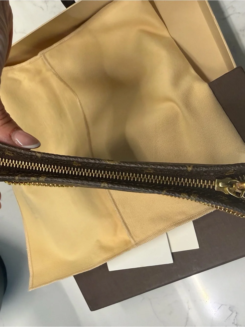 Louis Vuitton - Authentic Vintage Monogram Bucket Pouch FREE CHAIN INCLUDED